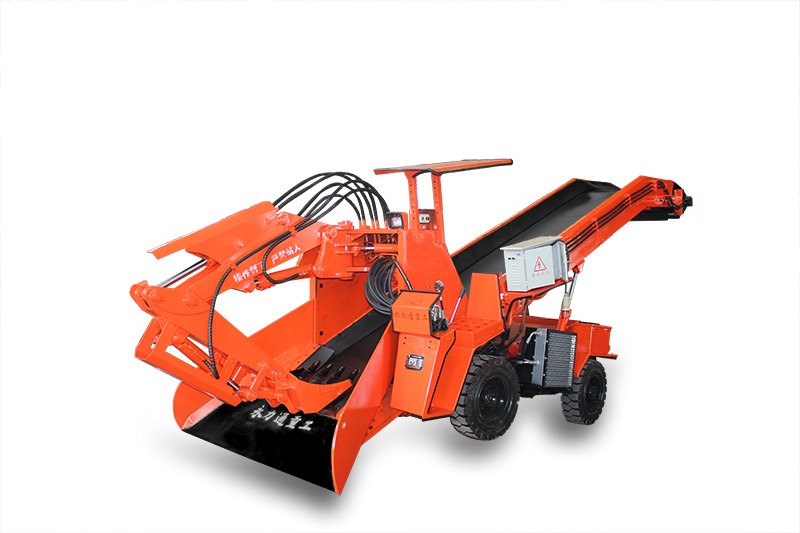 永力通履帶扒渣機(jī)，爬坡過坎不費(fèi)力