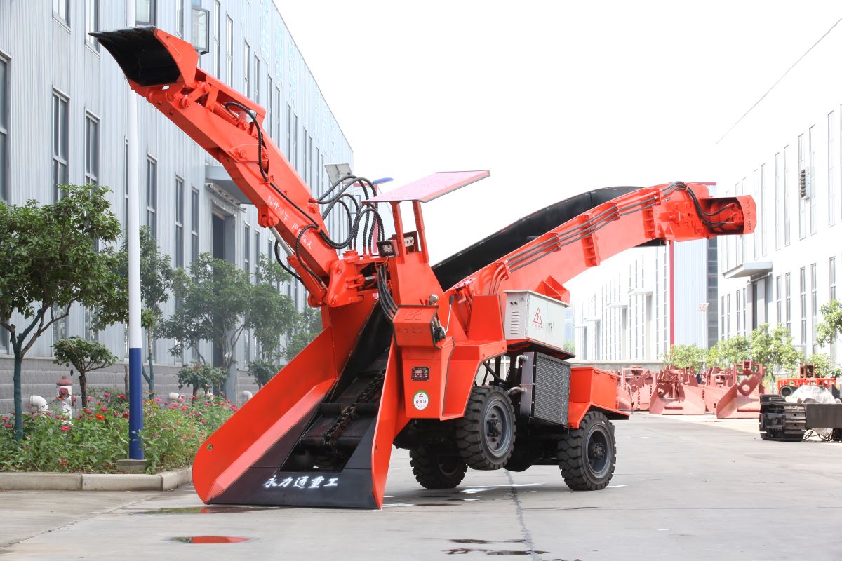 永力通履帶式扒渣機(jī)，專治各種復(fù)雜路況