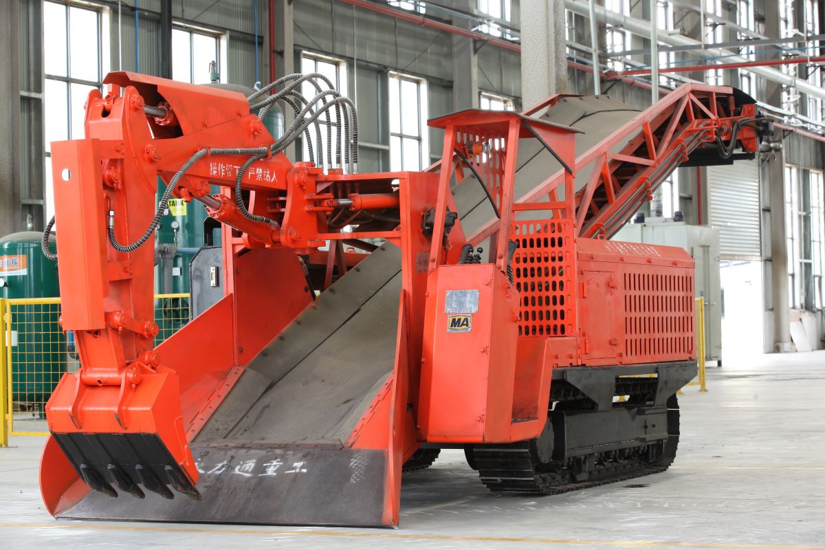 永力通皮帶式斜井扒渣機(jī)，適合遠(yuǎn)距離輸送